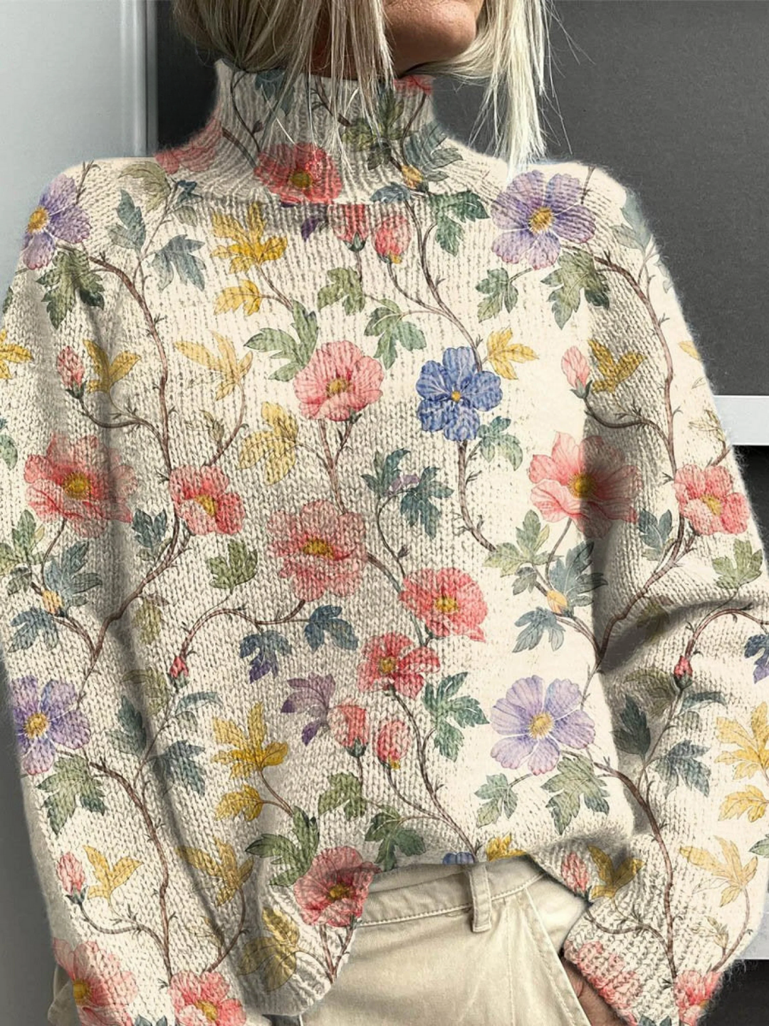 Solveig – Blommig stickad turtleneck-tröja