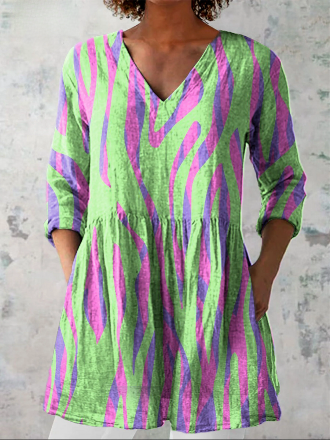 Gudrun – Lång blus med v-ringning
