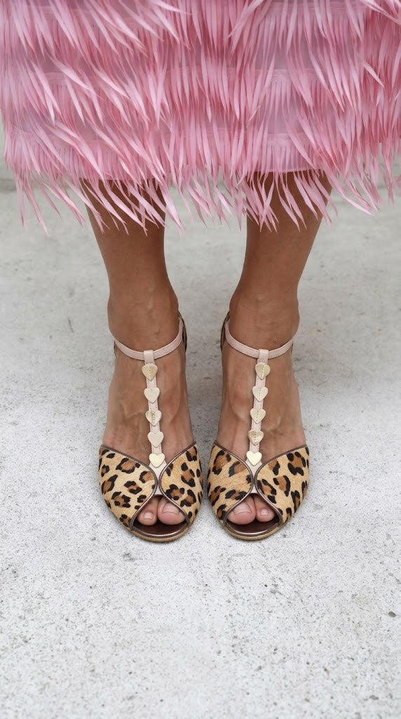 Berit – Klacksandal med peep toe och T-rem