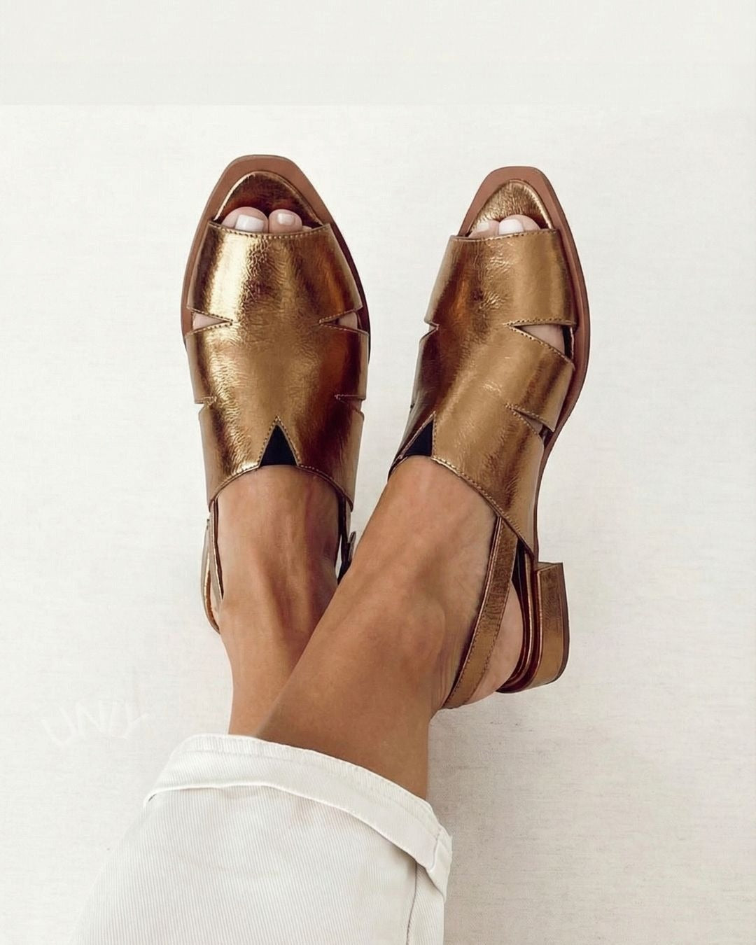 Alva – Slingback-sandal med cut-out och låg klack