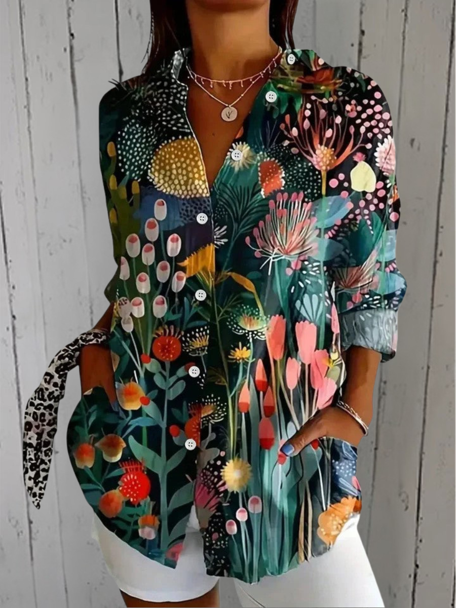 Emelie – Knappblus med livligt grönt tryck