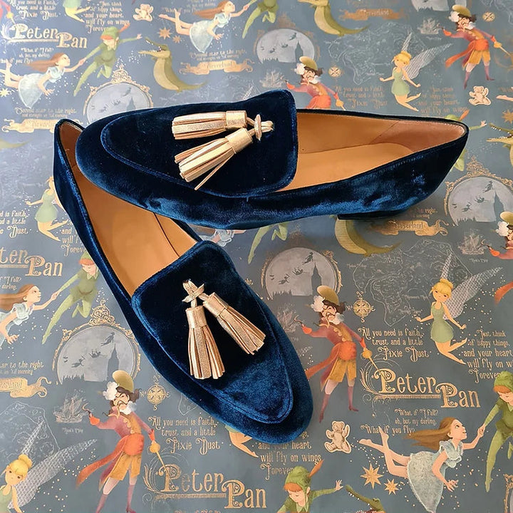 Hedvig – Eleganta loafers i midnattsstil med champagnefärgade tofsar