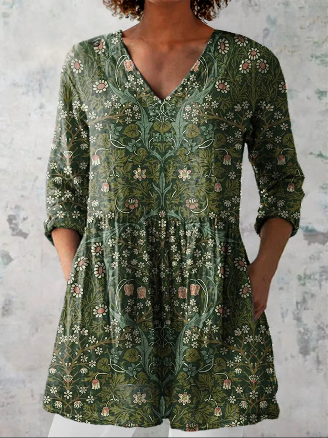 Berit – Lång blus med v-ringning
