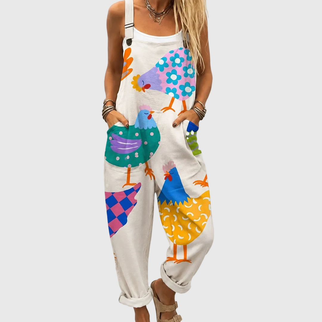 Svea – Ledig jumpsuit med lekfullt kycklingtryck