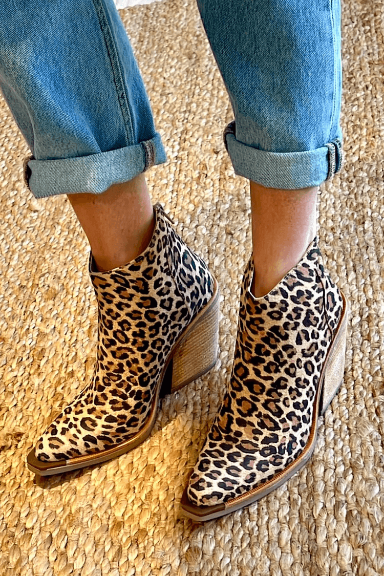 POINTY TOE COWBOY BOOT