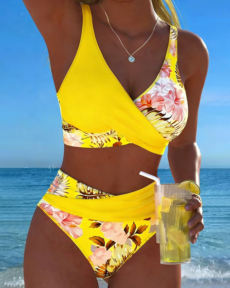 Jolina | Blommig kontrastdelad bikini