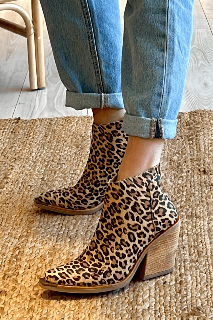 POINTY TOE COWBOY BOOT