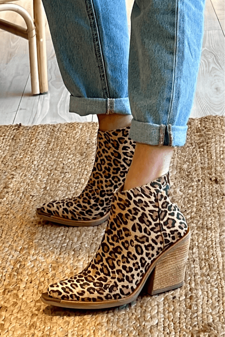 POINTY TOE COWBOY BOOT