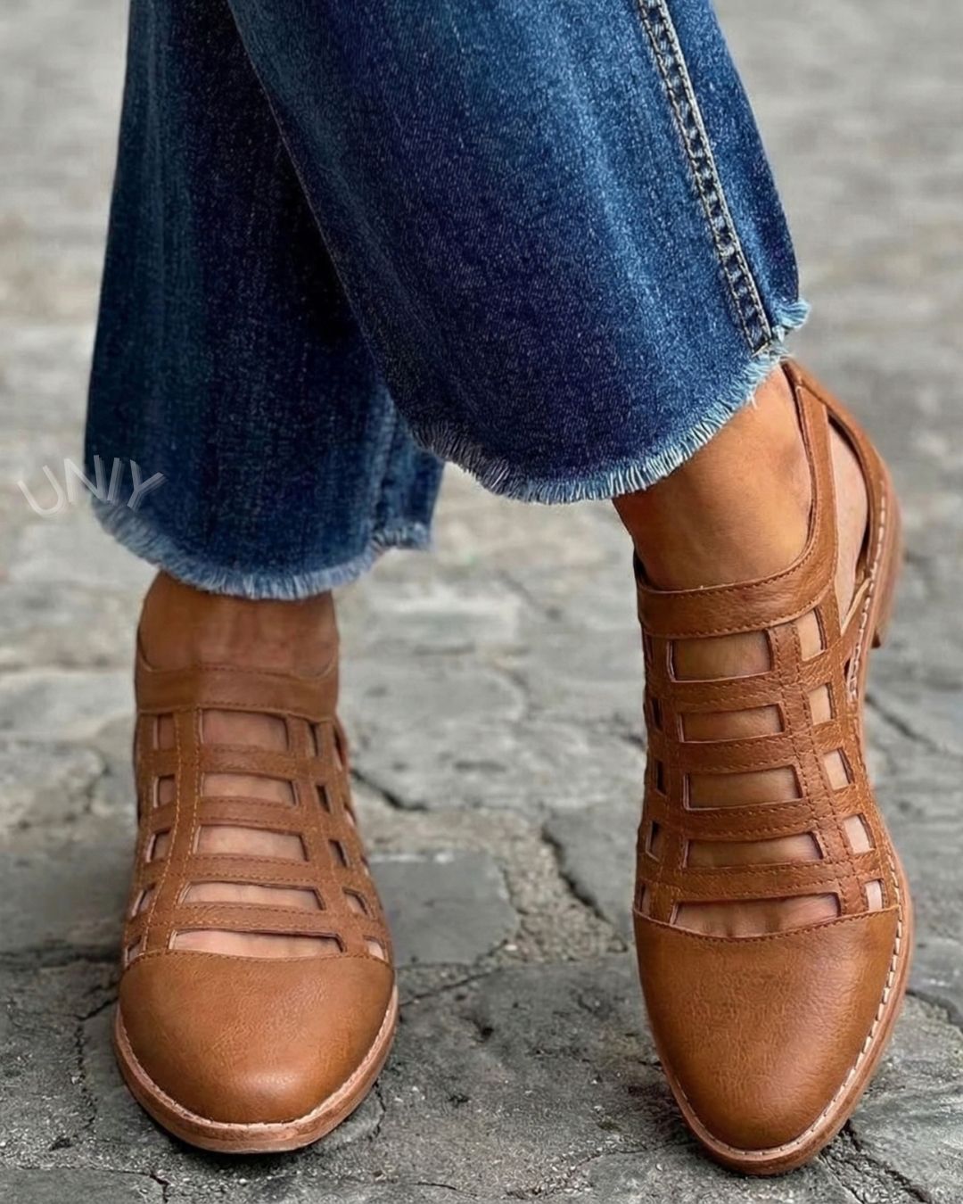 Viveka – Flätad sandal med låg klack