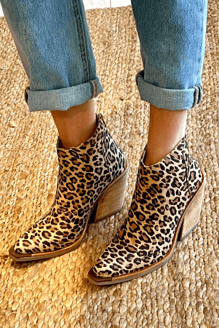 POINTY TOE COWBOY BOOT