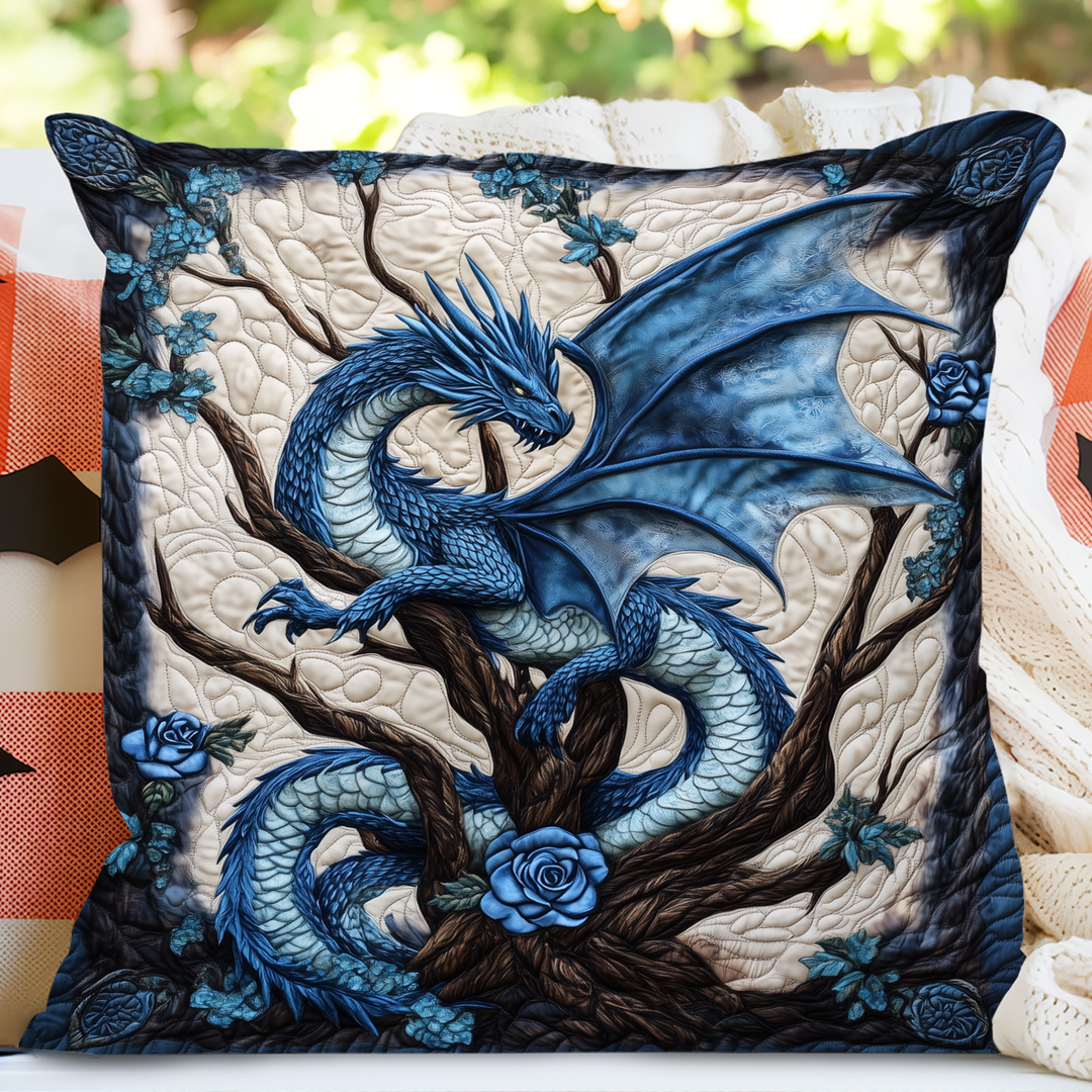 Lena – Quiltad kudde med drakmotiv