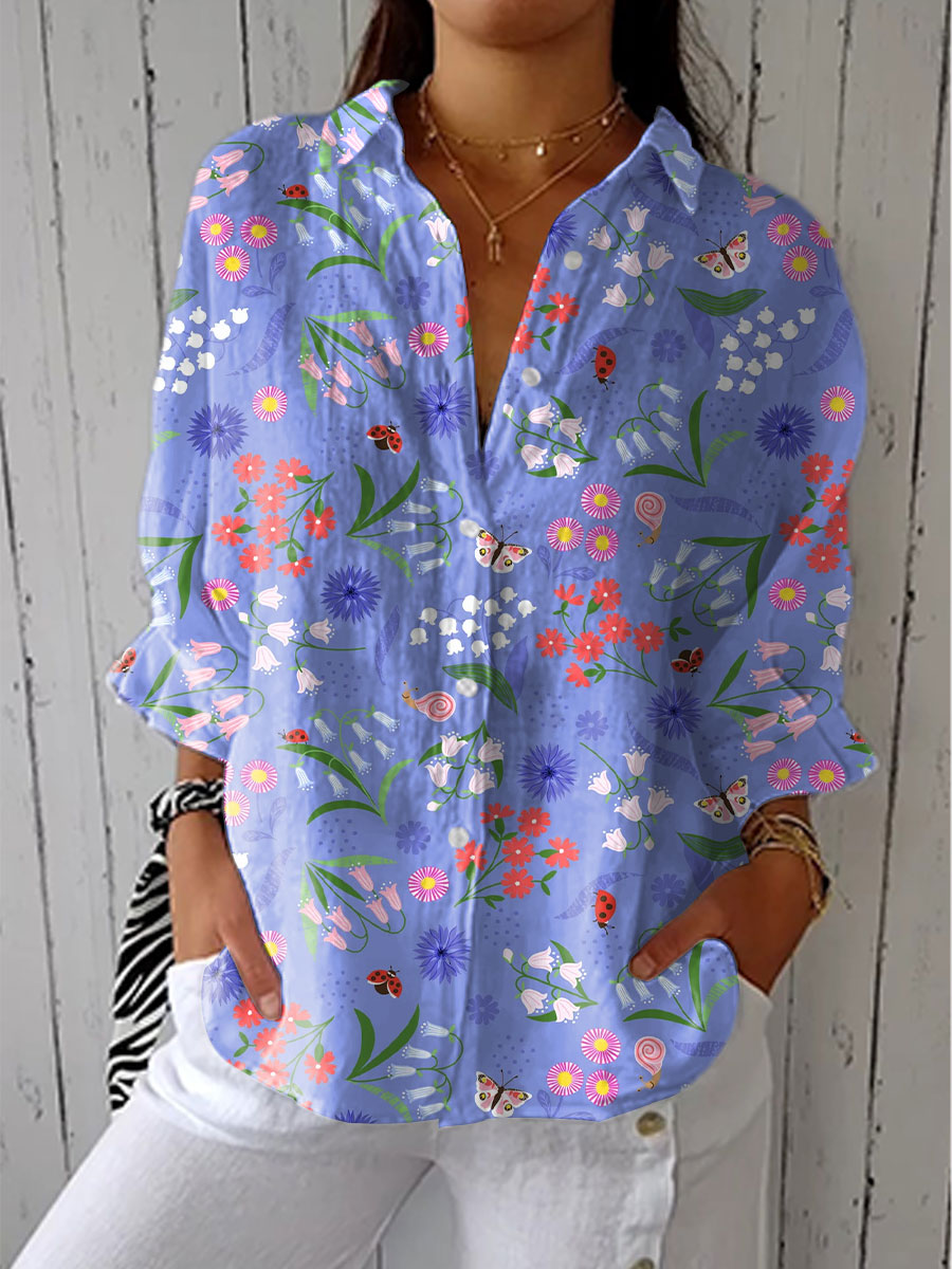 Josefin – Blommig blus med ängsdesign i lila
