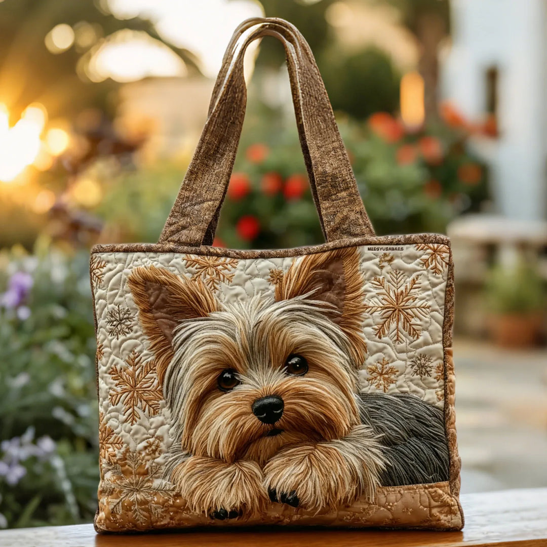 Svea – Handvadderad toteväska med hundbroderi