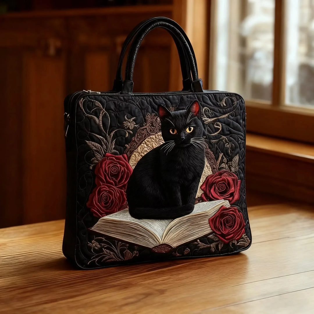 Ida – Quiltad handväska med broderat kattmotiv