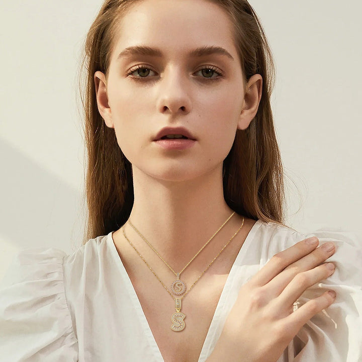 Elegant Pavé Guld Halsband med Initialer