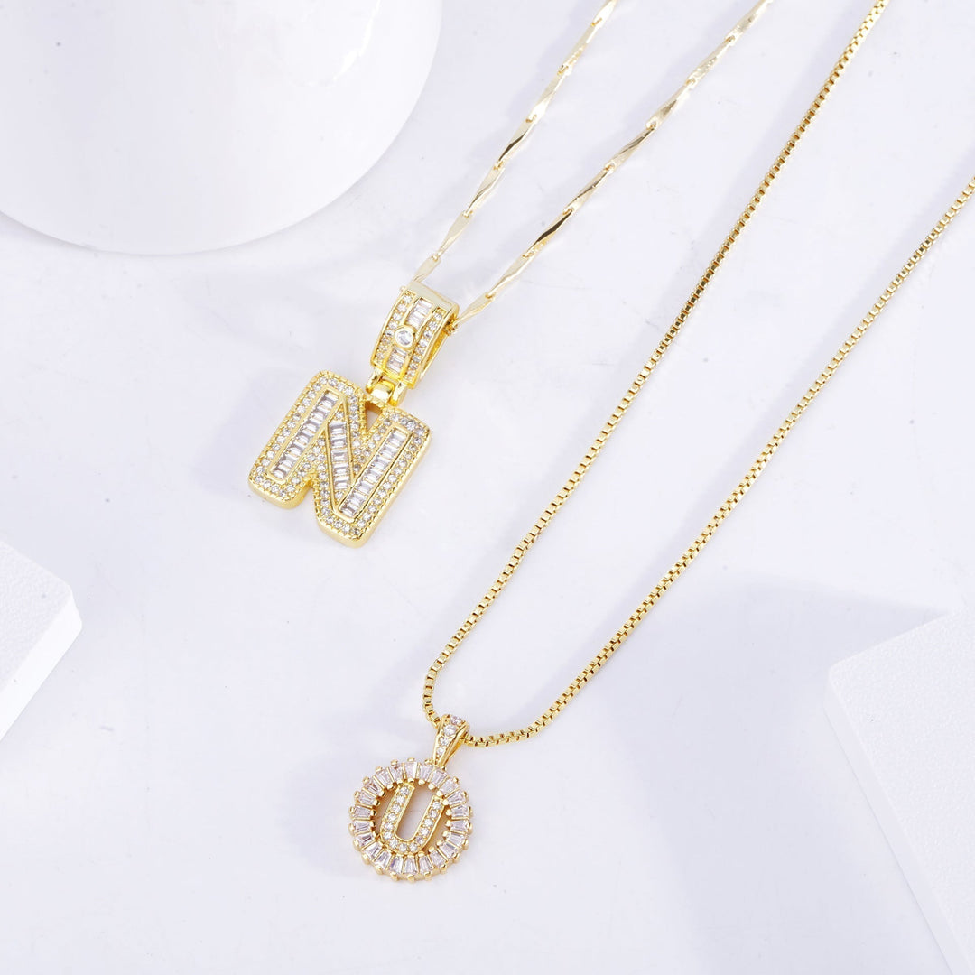 Elegant Pavé Guld Halsband med Initialer