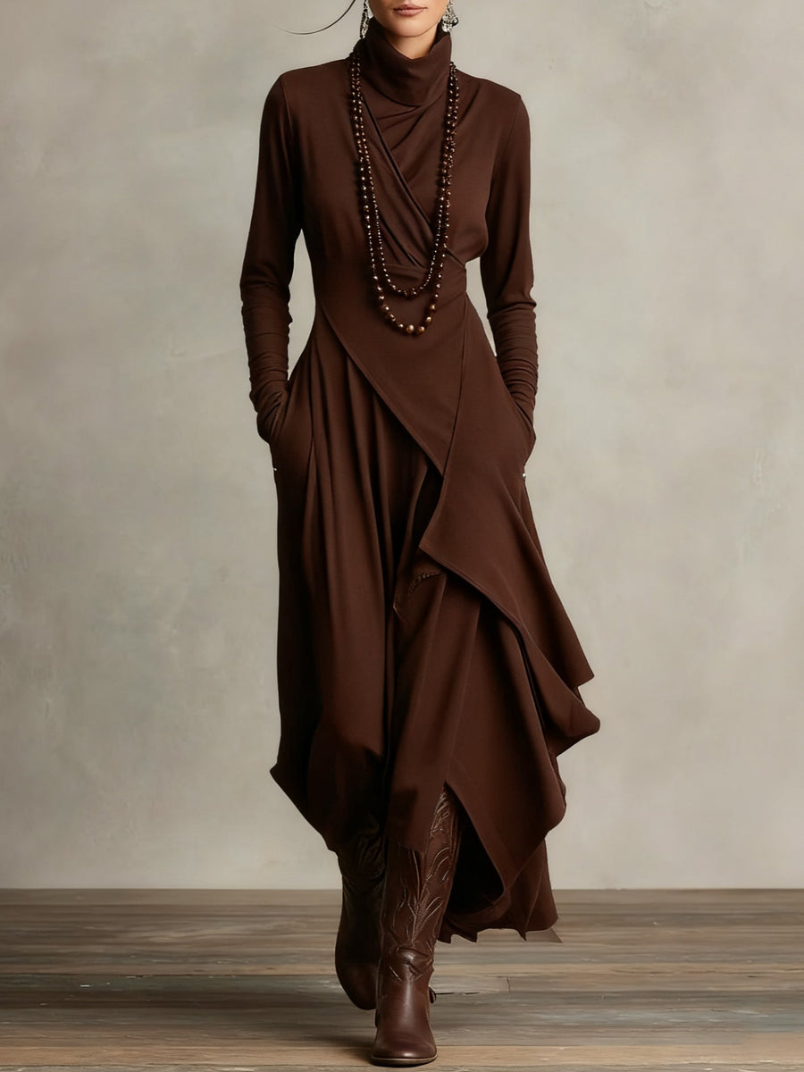 Hillevi – Elegant höghalsad asymmetrisk draperad maxiklänning