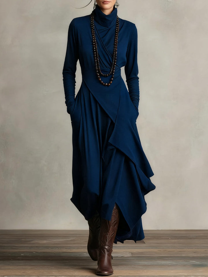 Hillevi – Elegant höghalsad asymmetrisk draperad maxiklänning