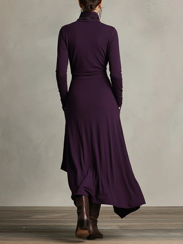 Hillevi – Elegant höghalsad asymmetrisk draperad maxiklänning