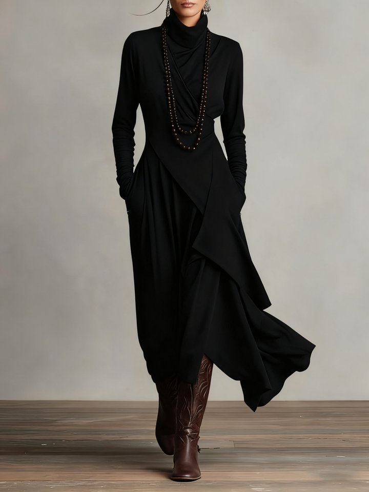 Hillevi – Elegant höghalsad asymmetrisk draperad maxiklänning
