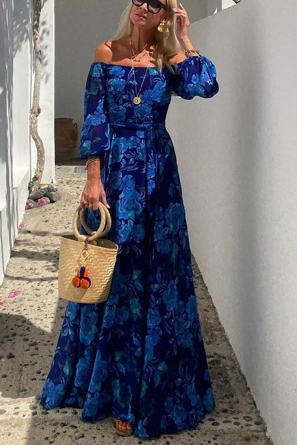 Ulla – Lång blomtrycksklänning med off-shoulder-ärmar