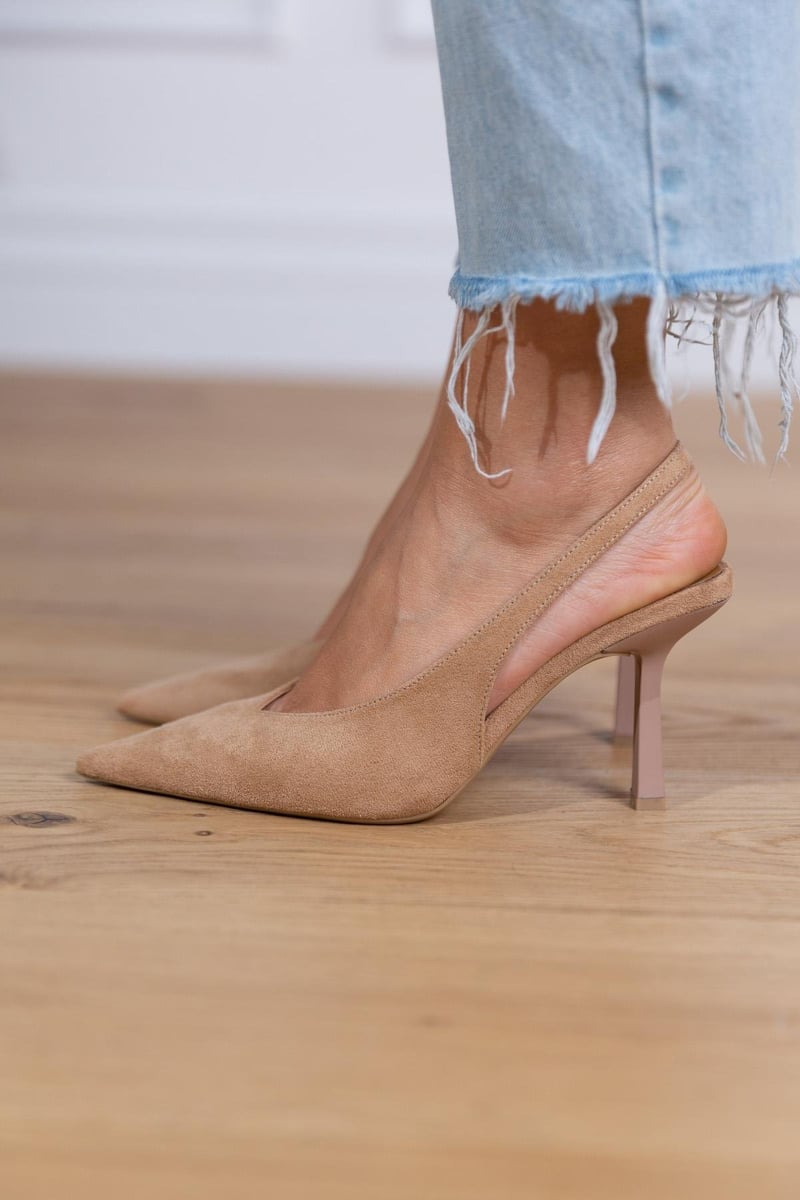 Kerstin – Eleganta sandfärgade slingbacks